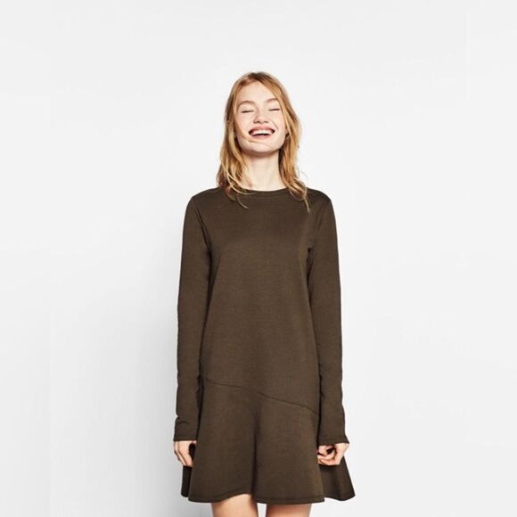 ✨Dress with Ruffle Hem✨ - Picture 2 of 4